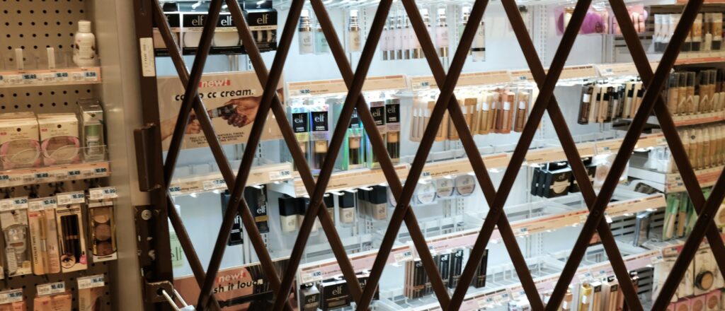 retailers-lost-billions-of-dollars-to-shoplifters-in-2022,-survey-shows