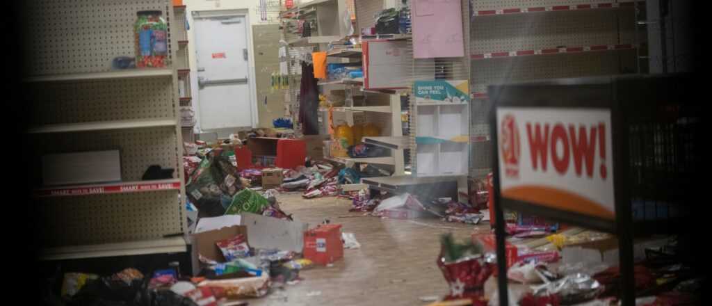 four-dozen-liquor-stores-in-philly-close-the-day-after-mobs-looted-at-least-18-shops