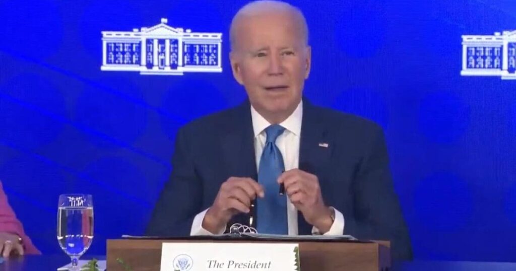 he’s-shot:-a-confused-joe-biden-stares-blankly-as-his-handlers-shoo-away-reporters-(video)-|-the-gateway-pundit-|-by-cristina-laila