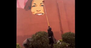 oof!-mural-of-kamala-harris-in-atlanta,-georgia-already-being-painted-over-(video)-|-the-gateway-pundit-|-by-mike-lachance