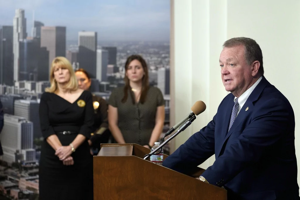 new-la-police-chief-sworn-in-as-one-of-the-highest-paid-chiefs-in-the-us-–-washington-examiner