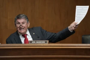 joe-manchin-lectures-the-democratic-party:-‘never-leave-your-base’-–-washington-examiner