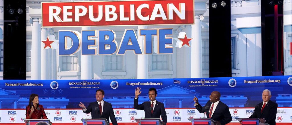 cut-mics,-expensive-curtains,-‘offensively-stupid’-questions-—-gop-debate-falls-flat