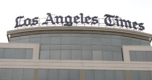 los-angeles-times-owner-fires-far-left-editorial-board-–-wants-‘factual-and-balanced-coverage’-of-trump-presidency-|-the-gateway-pundit-|-by-ben-kew