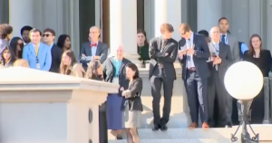 must-see:-biden-staffers-flock-out-of-offices-to-get-a-glimpse-of-president-trump-as-he-arrives-to-white-house-(video)-|-the-gateway-pundit-|-by-anthony-scott