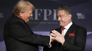 sylvester-stallone-comes-out-of-the-maga-closet-with-surprise-mar-a-lago-appearance,-hails-trump-as-the-‘second-george-washington’-|-the-gateway-pundit-|-by-jim-hᴏft