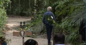 lost-in-the-jungle:-joe-biden-travels-to-amazon-with-apec-leaders,-looks-completely-lost-—-wanders-into-amazon-rainforest-after-climate-change-speech-(video)-|-the-gateway-pundit-|-by-jim-hoft