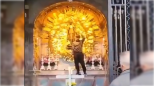 afghan-asylum-seeker-climbs-altar-–-rips-off-the-gowns-of-the-famous-black-madonna-of-switzerland-and-puts-on-her-crown-–-video-|-the-gateway-pundit-|-by-jim-hoft