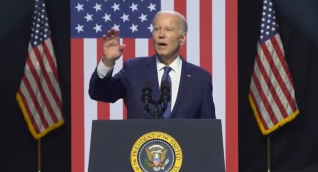 “shush-up”-–-joe-biden-arizona-speech-interrupted-by-radical-climate-protestors-(video)-|-the-gateway-pundit-|-by-cristina-laila