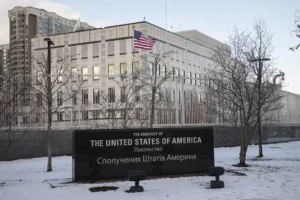 ukraine-warns-of-russian-‘psychological-attacks’-after-spooked-embassies-shutter-washington-examiner