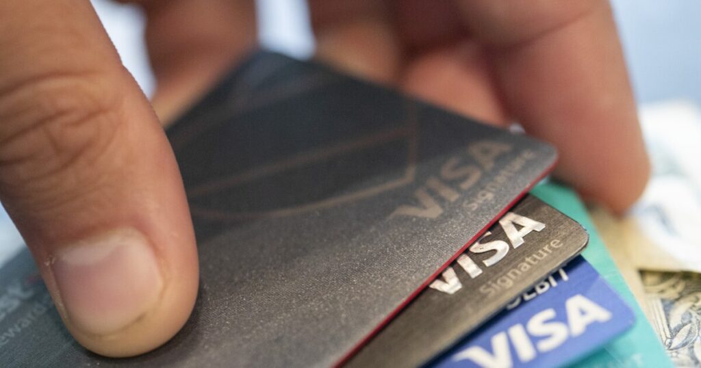 credit-cards:-everything-you-need-to-know-about-how-credit-scores-work