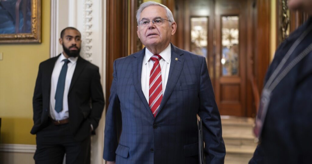 menendez-tells-senate-democrats-he-won’t-resign-after-bribery-indictment