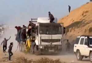large-un-aid-convoy-‘violently-looted’-after-entering-gaza-–-somehow-israel-is-being-blamed