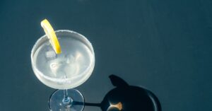 the-6-best-apps-to-find-bars-and-restaurants-while-traveling