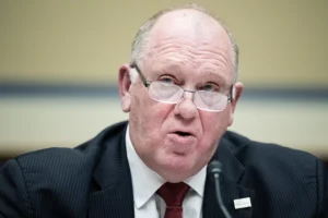 homan-‘to-partner-up’-with-abbott-after-fights-with-biden-–-washington-examiner