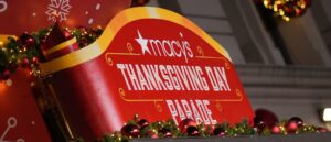 ‘get-outta-here!’:-police-respond-to-pro-palestine-‘grinches’-shutting-down-thanksgiving-parade