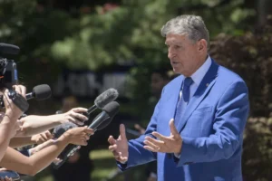 manchin-says-biden-should-have-pardoned-trump-and-not-just-his-son-–-washington-examiner