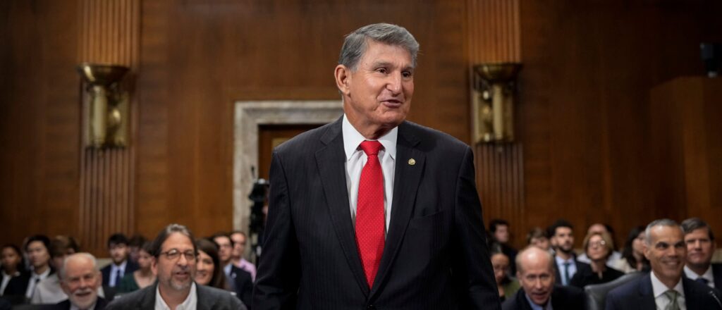 dem-officials-are-freaking-out-behind-closed-doors-over-potential-third-party-bid,-emails-show