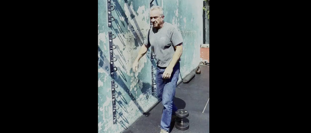 rfk-jr-shares-video-that-shows-him-doubling-vivek’s-pull-up-count