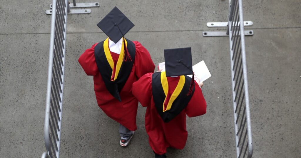 student-loan-restart:-payments-to-begin-again-when-federal-pause-ends-in-two-days