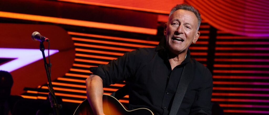 fact-check:-did-trump-post-about-melania-and-barron-attending-a-springsteen-concert?