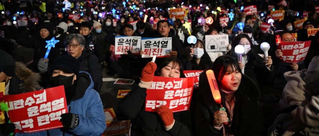 fact-check:-does-this-image-show-south-korean-protestors-demanding-president-yoon-suk-yeol’s-resignation?