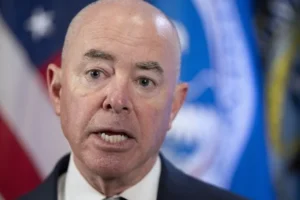 dhs-hired-13-from-‘premiere’-law-firm-to-defend-mayorkas-–-washington-examiner