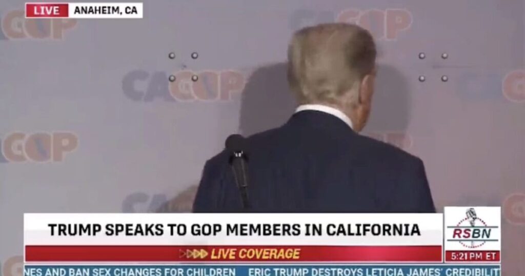 hilarious!-president-trump-imitates-80-year-old-joe-biden-getting-lost-on-stage-(video)-|-the-gateway-pundit-|-by-jim-hᴏft