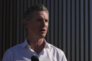 newsom-hires-former-harris-adviser-as-chief-of-staff-–-washington-examiner