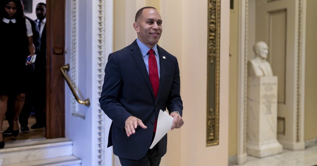 democrats-take-victory-lap-after-stopgap-spending-measure-passes-house:-‘maga-republicans-lost’
