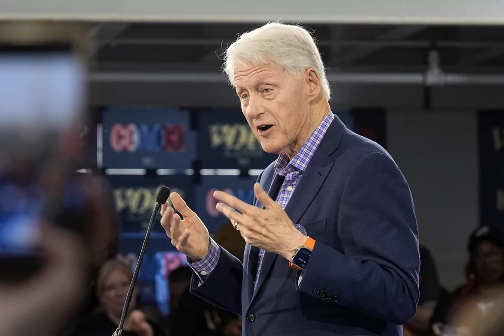 bill-clinton-hospitalized-after-developing-fever-–-washington-examiner