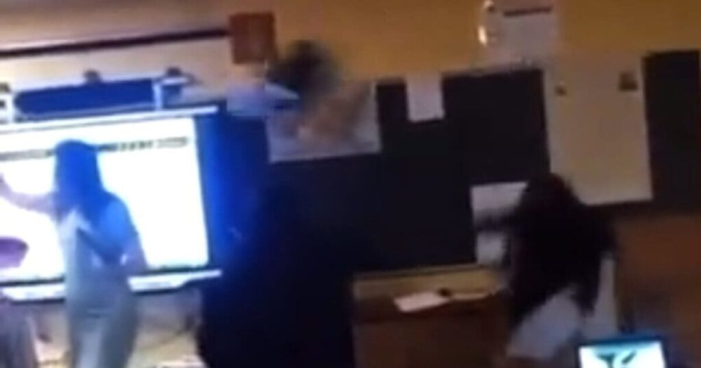 michigan-high-school-student-faces-felony-charges-after-throwing-metal-chair-at-teacher-(video)-|-the-gateway-pundit-|-by-jim-hᴏft