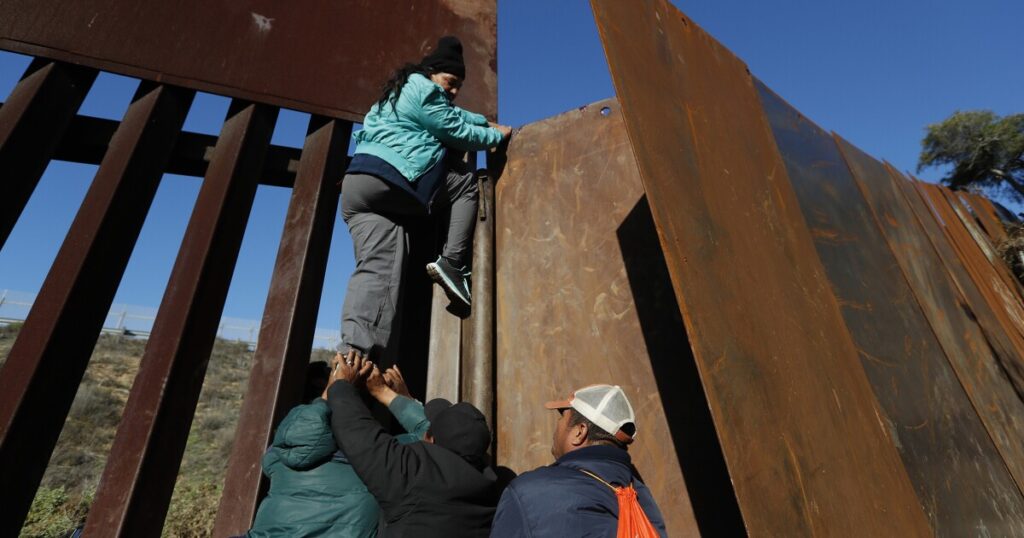 illinois-sending-$41.5-million-to-six-chicago-area-governments-taking-in-migrants