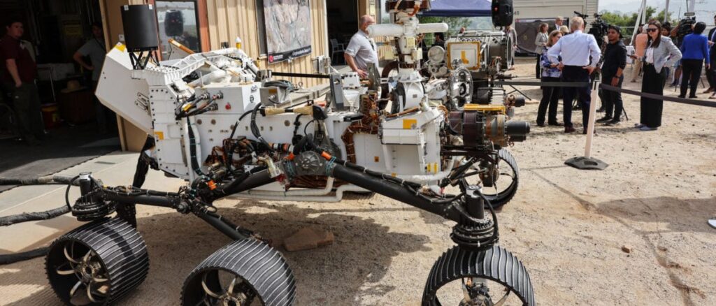 fact-check:-no,-this-video-does-not-show-a-fly-on-a-mars-rover