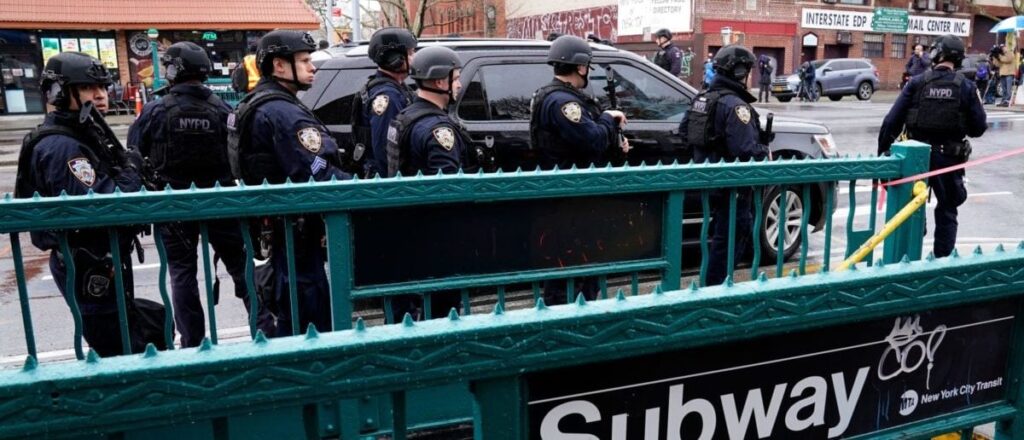 fact-check:-did-a-man-in-new-york-deliberately-hit-jewish-pedestrians-with-his-car?