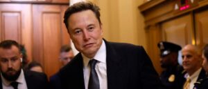 fact-check:-facebook-video-purporting-to-show-robot-cutting-elon-musk’s-hair-is-ai-generated