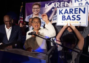 la-times-owner-regrets-endorsing-karen-bass-for-mayor:-‘competence-matters’