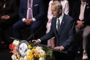 portland-mayor-orders-hundreds-of-workers-to-return-to-office