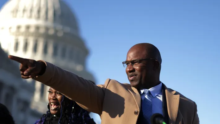 jamaal-bowman-in-damage-control:-backtracks-after-staff-labels-republicans-‘nazis’-following-his-fire-alarm-stunt-to-shut-down-congress-|-the-gateway-pundit-|-by-jim-hᴏft