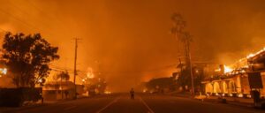 fact-check:-no,-firefighters-in-la-are-not-fighting-wildfires-using-“handbags”