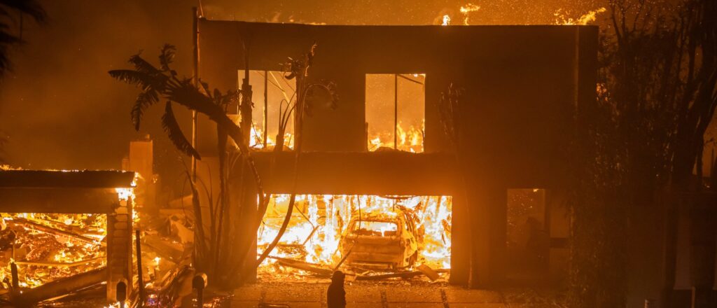 fact-check:-no,-eight-mansions-belonging-to-ukrainian-military-officials-did-not-burn-down-in-la