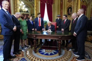 trump-plays-referee-in-white-house-meeting-with-hill-leaders