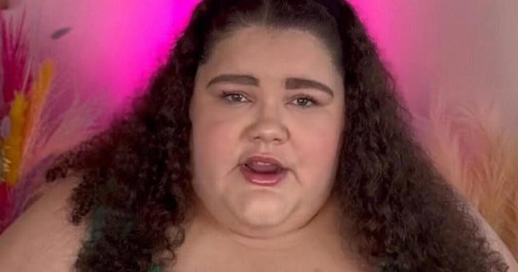 obese-‘travel-influencer’-who-demanded-other-passengers-pay-for-her-extra-seat,-now-demands-larger-hotel-hallways,-custom-toilet-seats-and-stronger-beds-to-help-fat-guests-|-the-gateway-pundit-|-by-cristina-laila