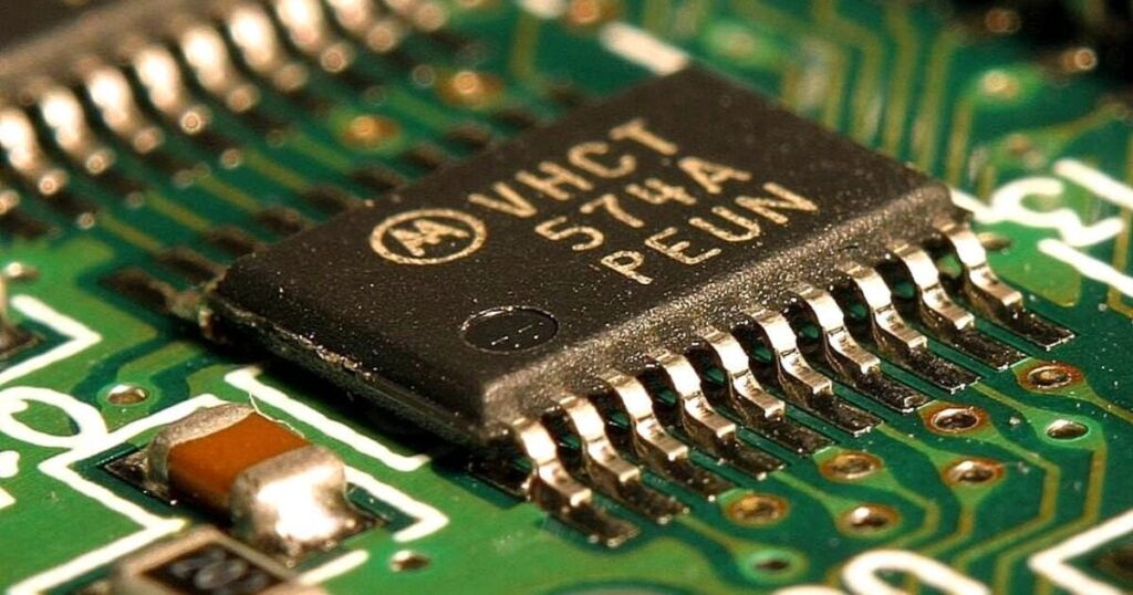 global-tensions-rise-in-the-battle-for-semiconductor-dominance:-the-us.,-china,-and-the-strategic-importance-of-chips-|-the-gateway-pundit-|-by-guest-contributor