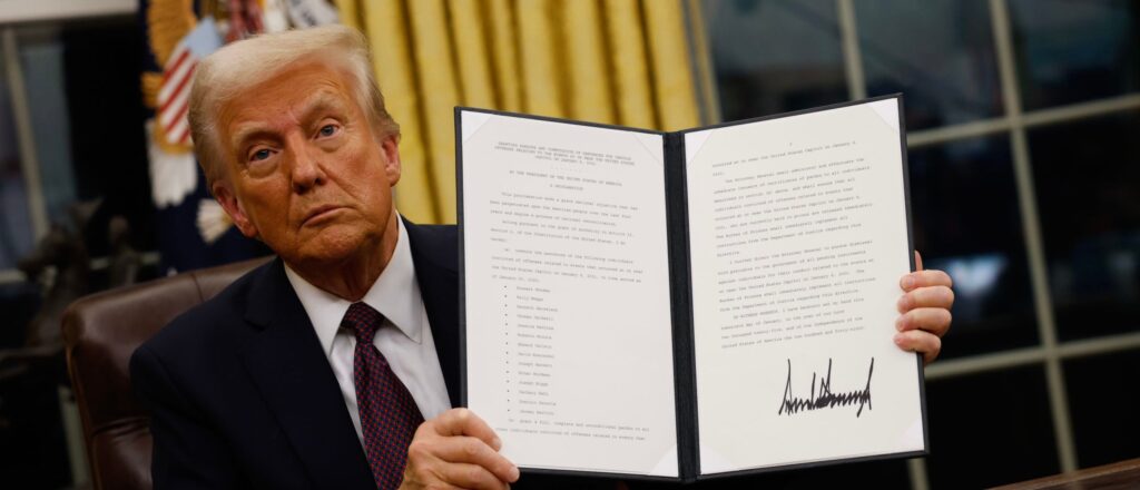 donald-trump-opens-second-term-with-several-shots-in-war-against-the-deep-state