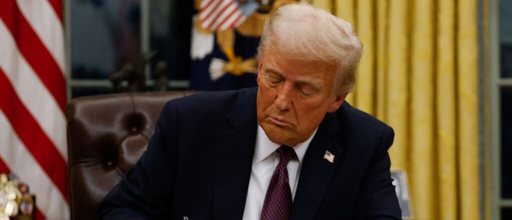 biden-appointed-judge-temporarily-blocks-trump’s-freeze-on-federal-grants