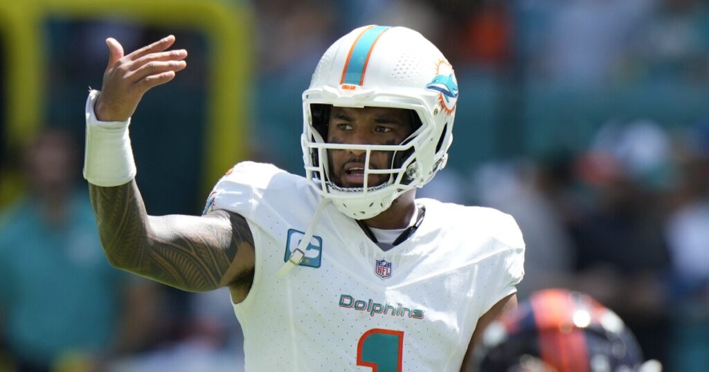 miami-dolphins’s-tua-tagovailoa-says-he’s-‘always-praying’-in-discussing-his-christian-faith