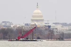 american-airlines-plane-extraction-from-potomac-begins-–-washington-examiner