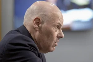 postmaster-general-louis-dejoy-announces-intent-to-exit-usps