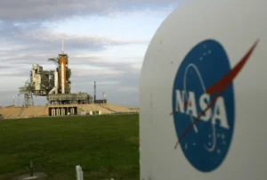 four-senior-officials-close-to-nasa-moon-program-retire-–